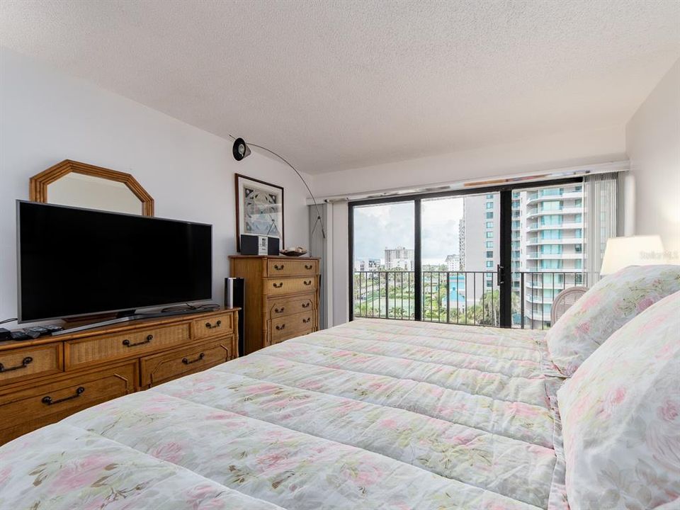 En Venta: $725,000 (2 camas, 2 baños, 1394 Pies cuadrados)