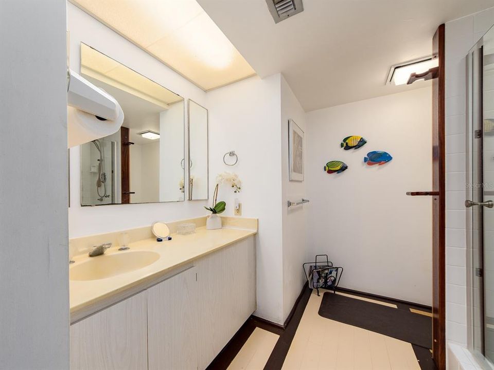 En Venta: $725,000 (2 camas, 2 baños, 1394 Pies cuadrados)