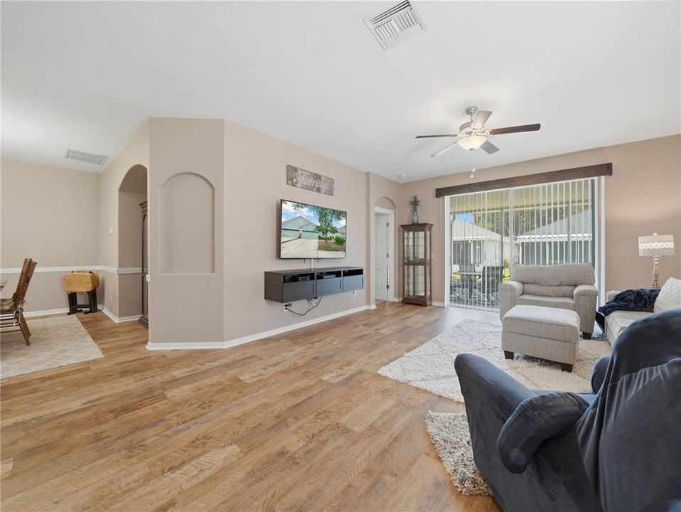 For Sale: $270,000 (3 beds, 2 baths, 1487 Square Feet)