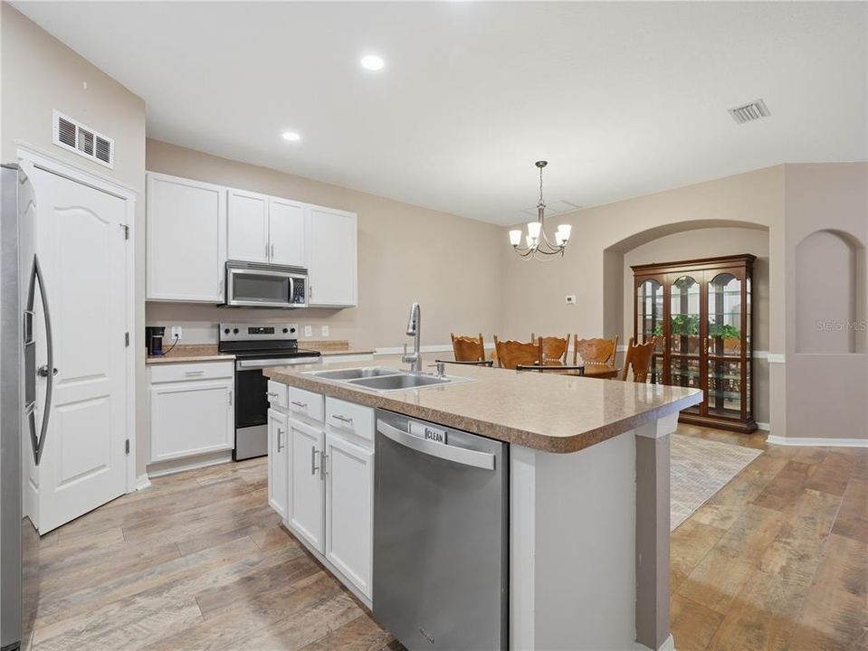 For Sale: $270,000 (3 beds, 2 baths, 1487 Square Feet)