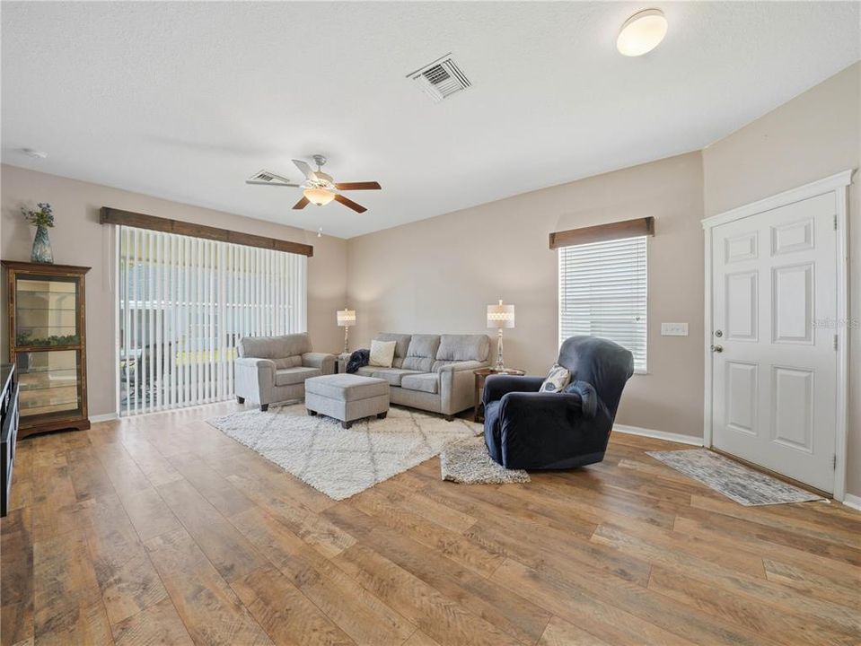 For Sale: $270,000 (3 beds, 2 baths, 1487 Square Feet)