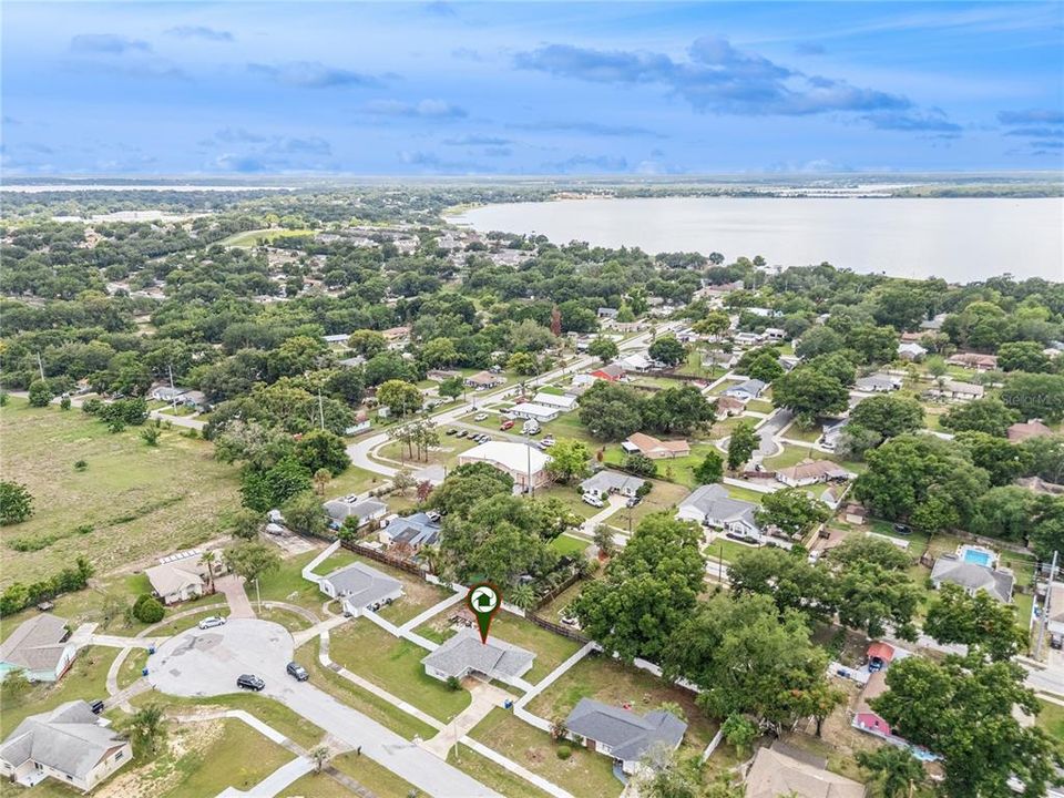 For Sale: $329,000 (3 beds, 2 baths, 1077 Square Feet)