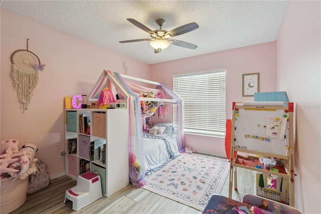 For Sale: $329,000 (3 beds, 2 baths, 1077 Square Feet)
