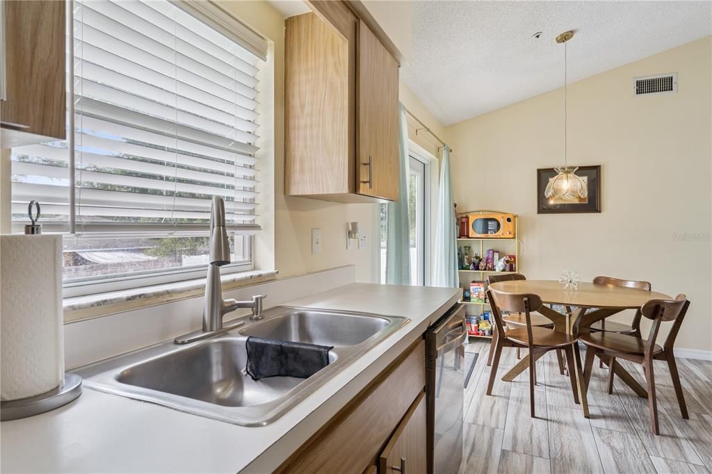 For Sale: $329,000 (3 beds, 2 baths, 1077 Square Feet)