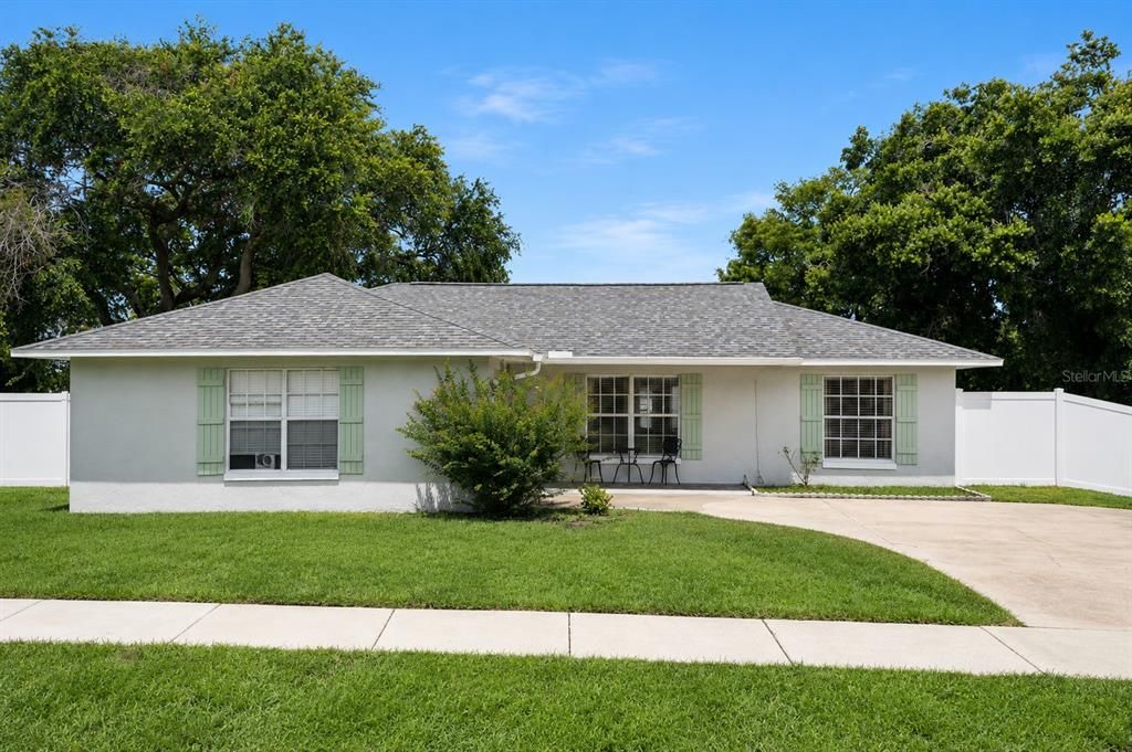 For Sale: $329,000 (3 beds, 2 baths, 1077 Square Feet)