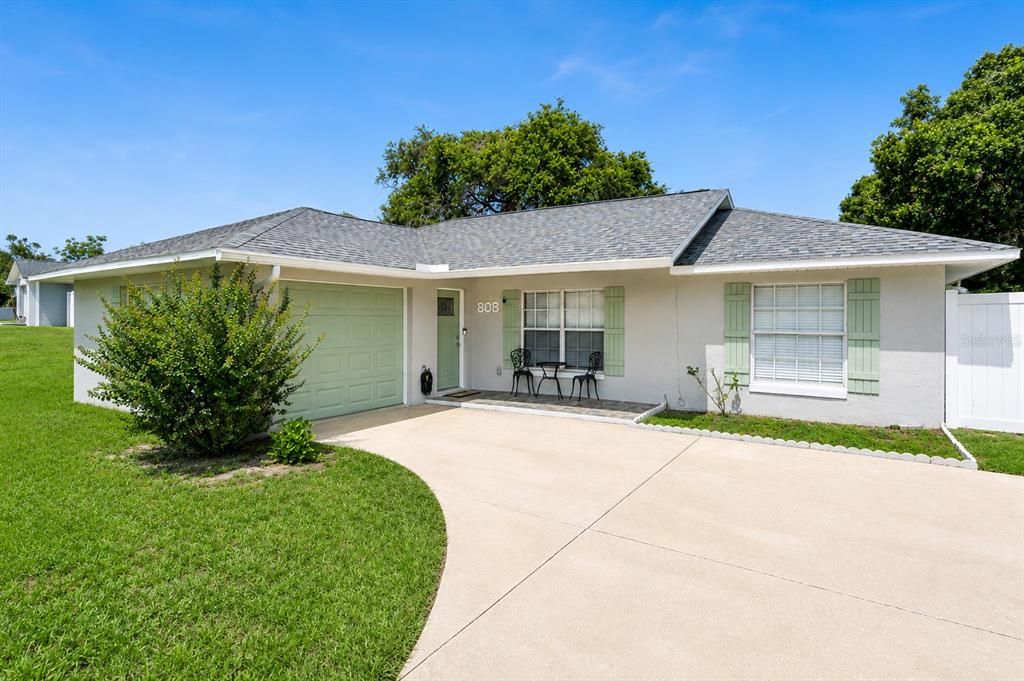 For Sale: $329,000 (3 beds, 2 baths, 1077 Square Feet)