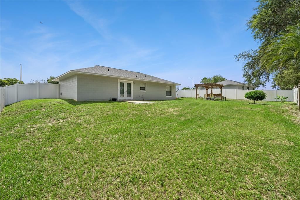 For Sale: $329,000 (3 beds, 2 baths, 1077 Square Feet)