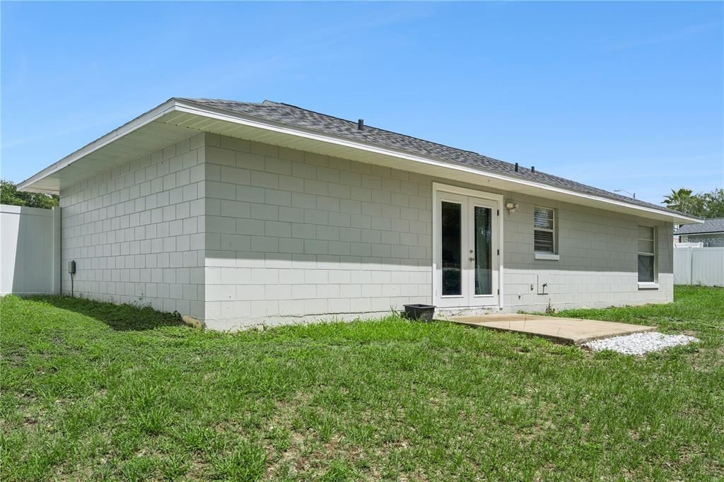 For Sale: $329,000 (3 beds, 2 baths, 1077 Square Feet)