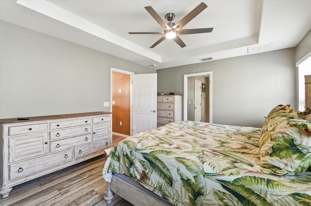 For Sale: $400,000 (3 beds, 2 baths, 1886 Square Feet)