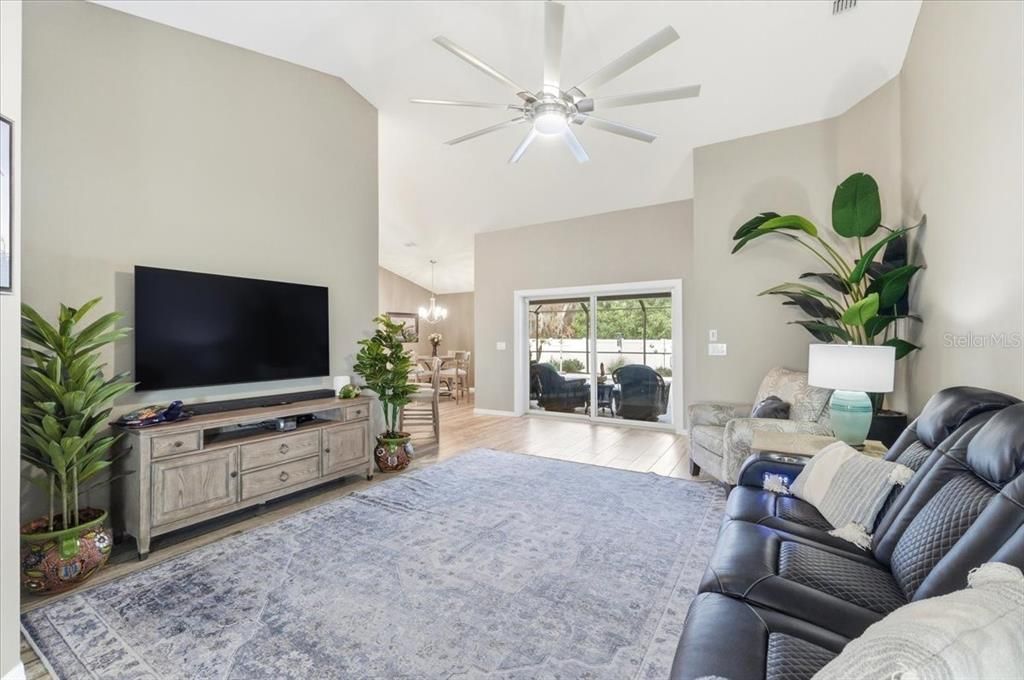 For Sale: $400,000 (3 beds, 2 baths, 1886 Square Feet)
