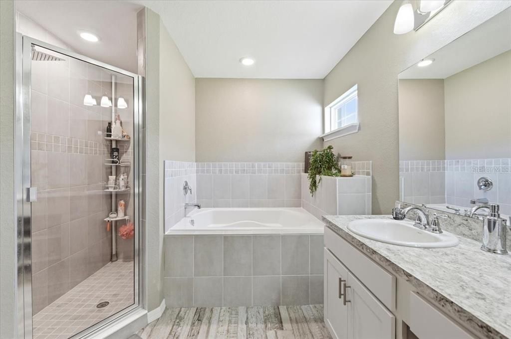 For Sale: $400,000 (3 beds, 2 baths, 1886 Square Feet)