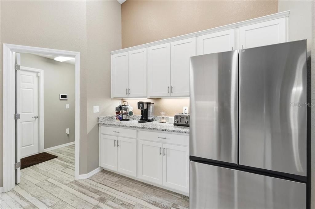 For Sale: $400,000 (3 beds, 2 baths, 1886 Square Feet)