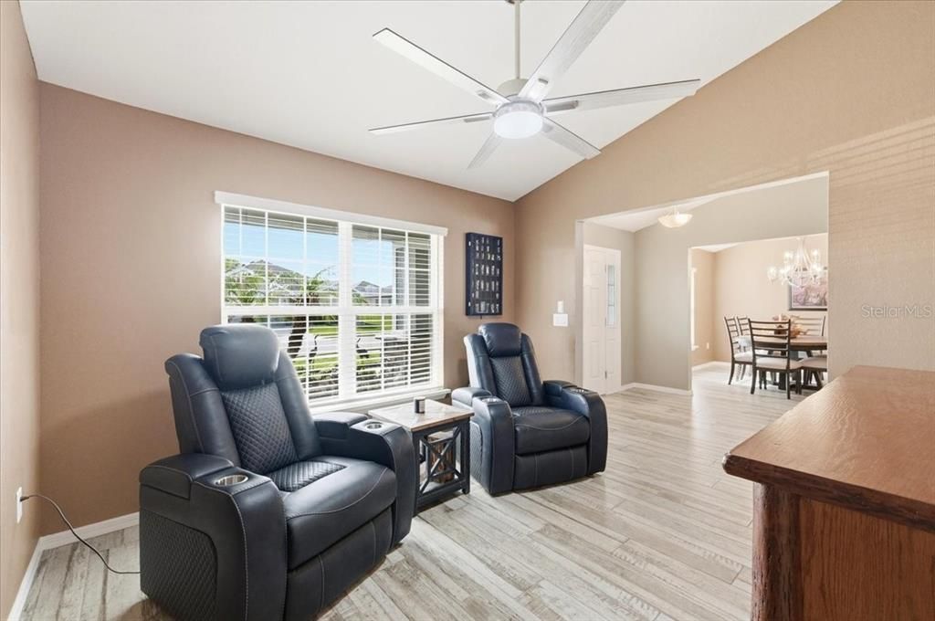 For Sale: $400,000 (3 beds, 2 baths, 1886 Square Feet)