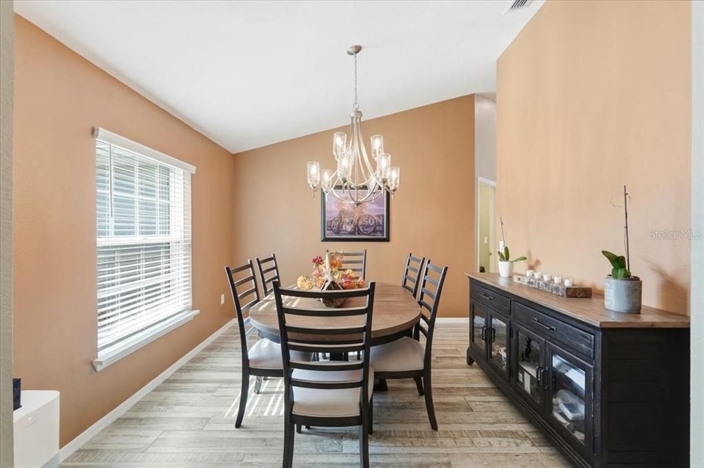For Sale: $400,000 (3 beds, 2 baths, 1886 Square Feet)
