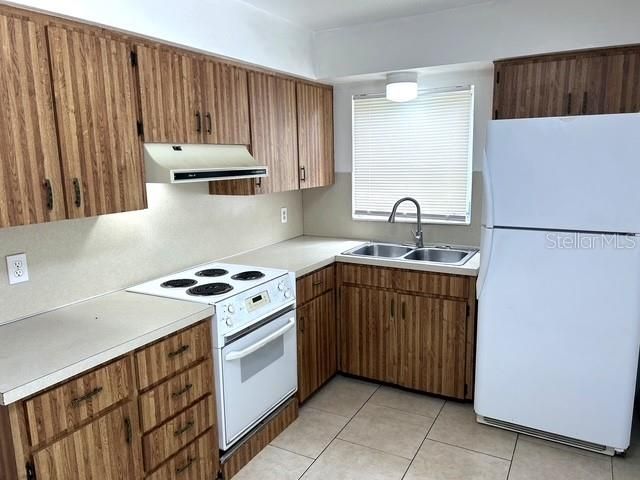 For Sale: $285,000 (2 beds, 1 baths, 1014 Square Feet)