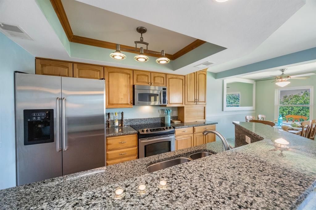 For Sale: $359,000 (2 beds, 2 baths, 900 Square Feet)