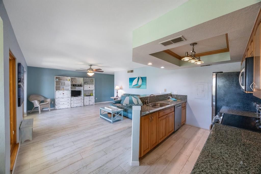 For Sale: $359,000 (2 beds, 2 baths, 900 Square Feet)