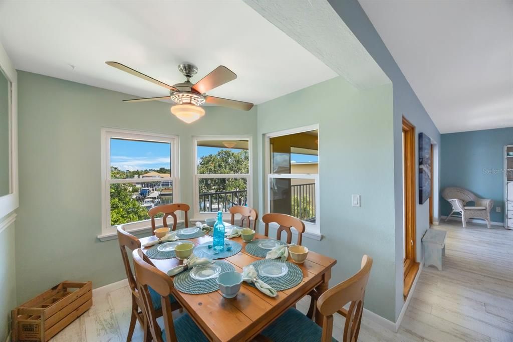 For Sale: $359,000 (2 beds, 2 baths, 900 Square Feet)