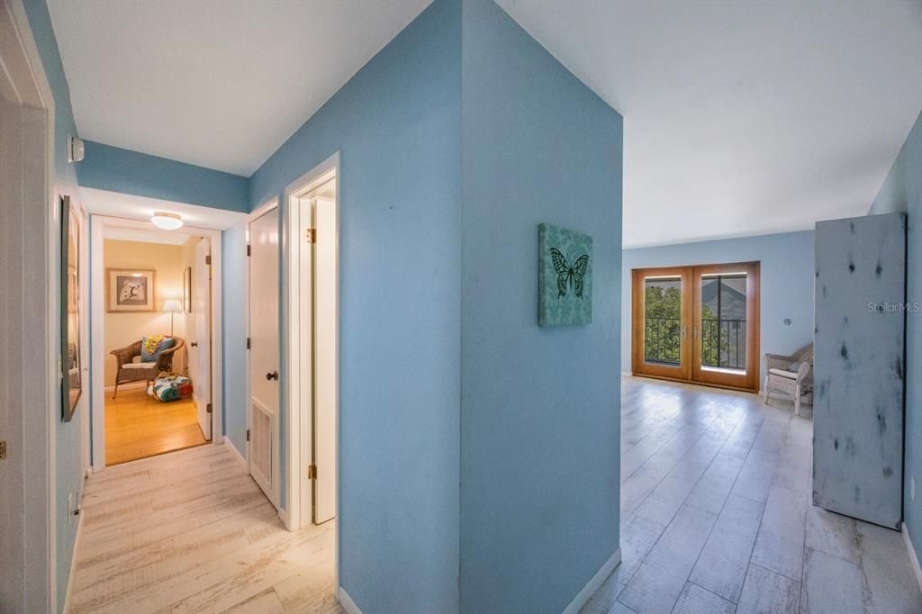 For Sale: $359,000 (2 beds, 2 baths, 900 Square Feet)