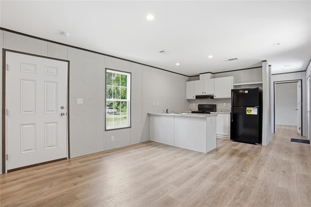 For Sale: $238,000 (2 beds, 2 baths, 747 Square Feet)