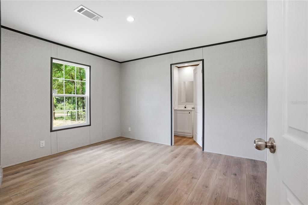 For Sale: $238,000 (2 beds, 2 baths, 747 Square Feet)