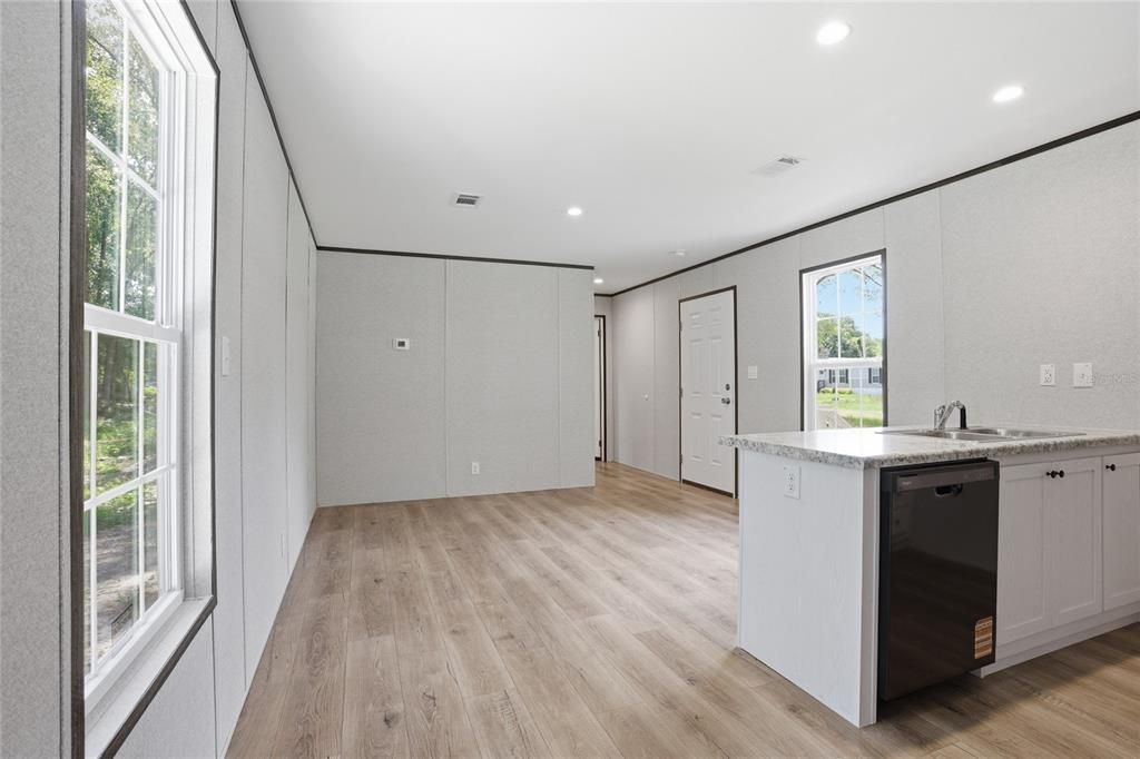For Sale: $238,000 (2 beds, 2 baths, 747 Square Feet)