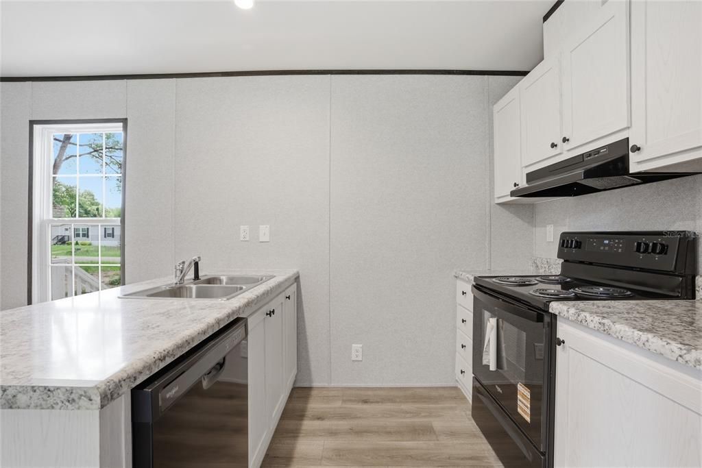 For Sale: $238,000 (2 beds, 2 baths, 747 Square Feet)