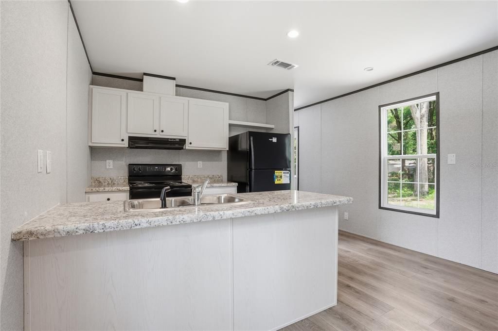 For Sale: $238,000 (2 beds, 2 baths, 747 Square Feet)
