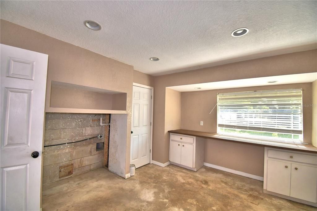 For Sale: $399,900 (4 beds, 3 baths, 2262 Square Feet)