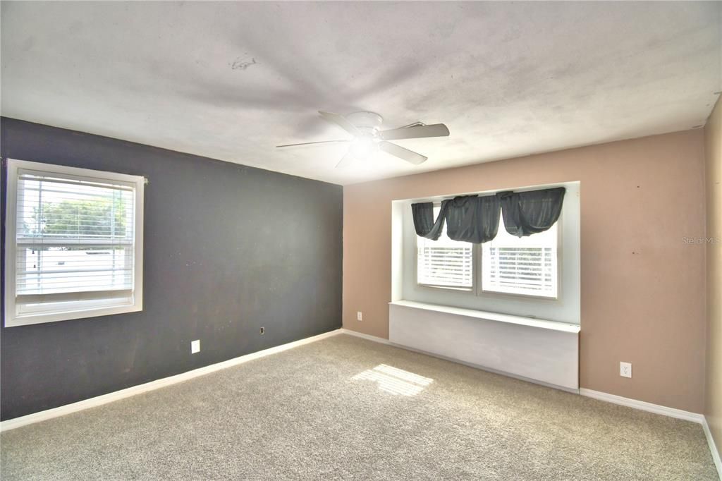 For Sale: $399,900 (4 beds, 3 baths, 2262 Square Feet)