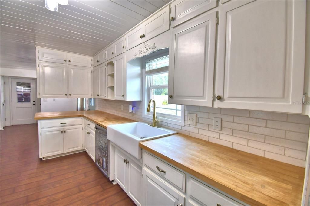 For Sale: $399,900 (4 beds, 3 baths, 2262 Square Feet)