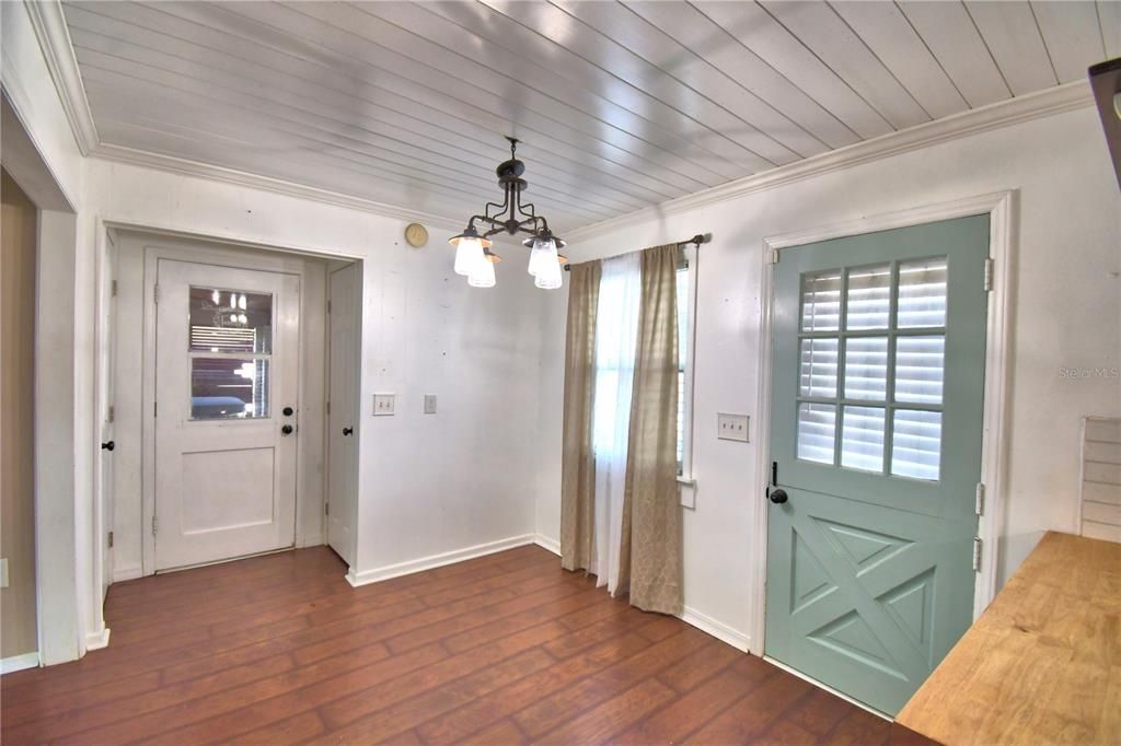 For Sale: $399,900 (4 beds, 3 baths, 2262 Square Feet)