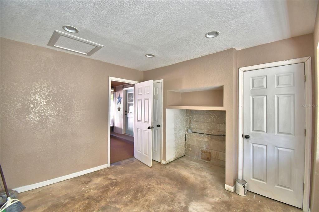 For Sale: $399,900 (4 beds, 3 baths, 2262 Square Feet)