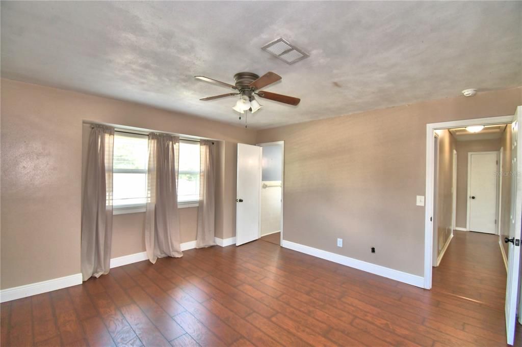For Sale: $399,900 (4 beds, 3 baths, 2262 Square Feet)