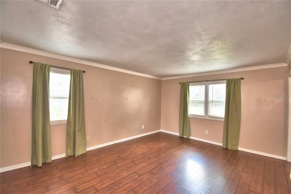 For Sale: $399,900 (4 beds, 3 baths, 2262 Square Feet)