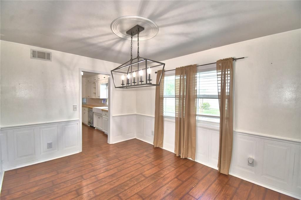 For Sale: $399,900 (4 beds, 3 baths, 2262 Square Feet)