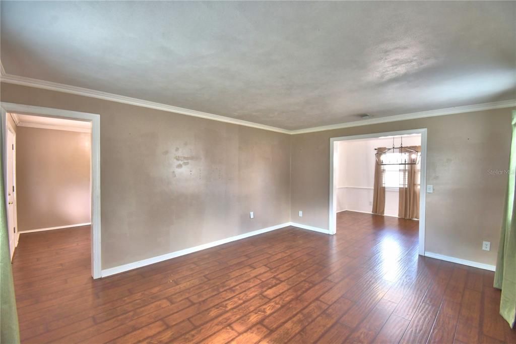 For Sale: $399,900 (4 beds, 3 baths, 2262 Square Feet)