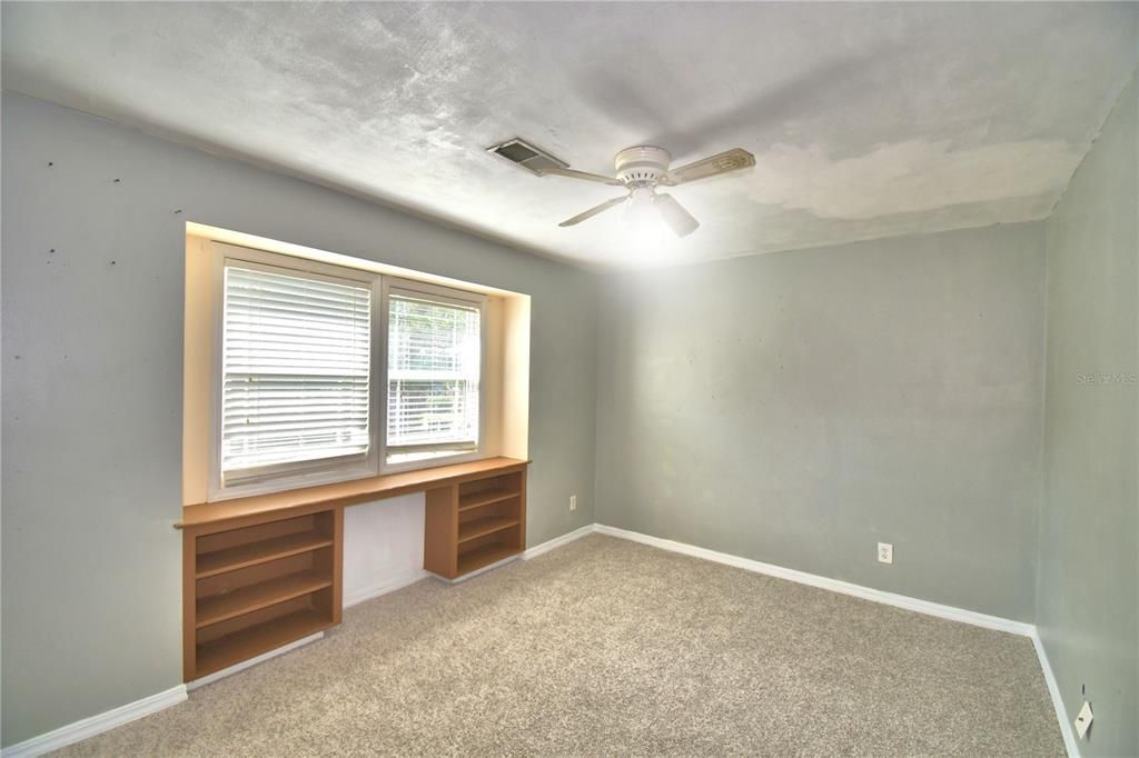 For Sale: $399,900 (4 beds, 3 baths, 2262 Square Feet)