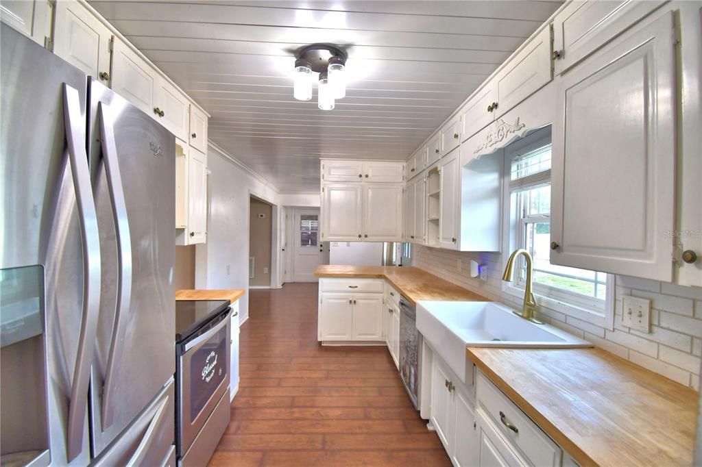 For Sale: $399,900 (4 beds, 3 baths, 2262 Square Feet)