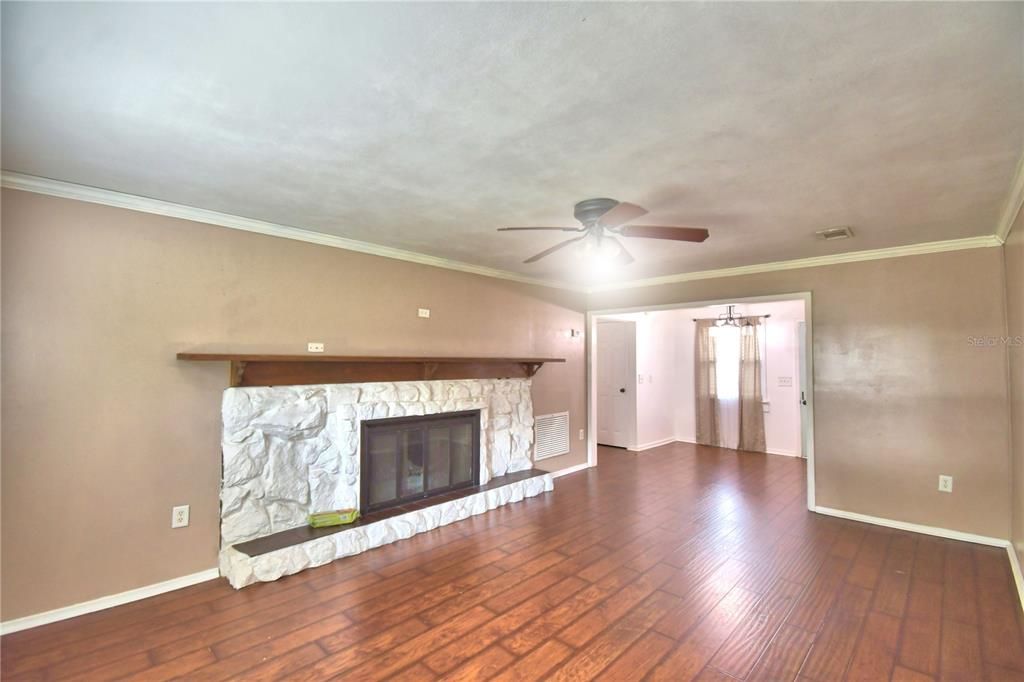 For Sale: $399,900 (4 beds, 3 baths, 2262 Square Feet)