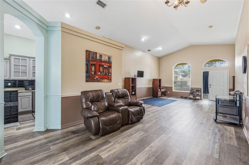 For Sale: $435,000 (4 beds, 2 baths, 2001 Square Feet)