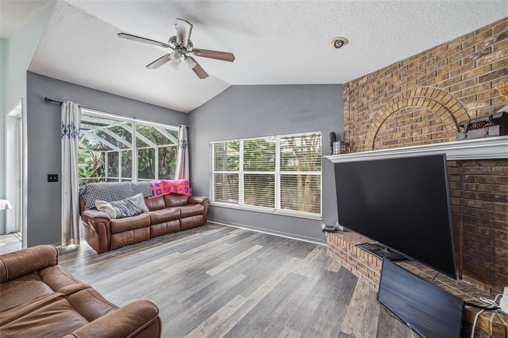 For Sale: $435,000 (4 beds, 2 baths, 2001 Square Feet)