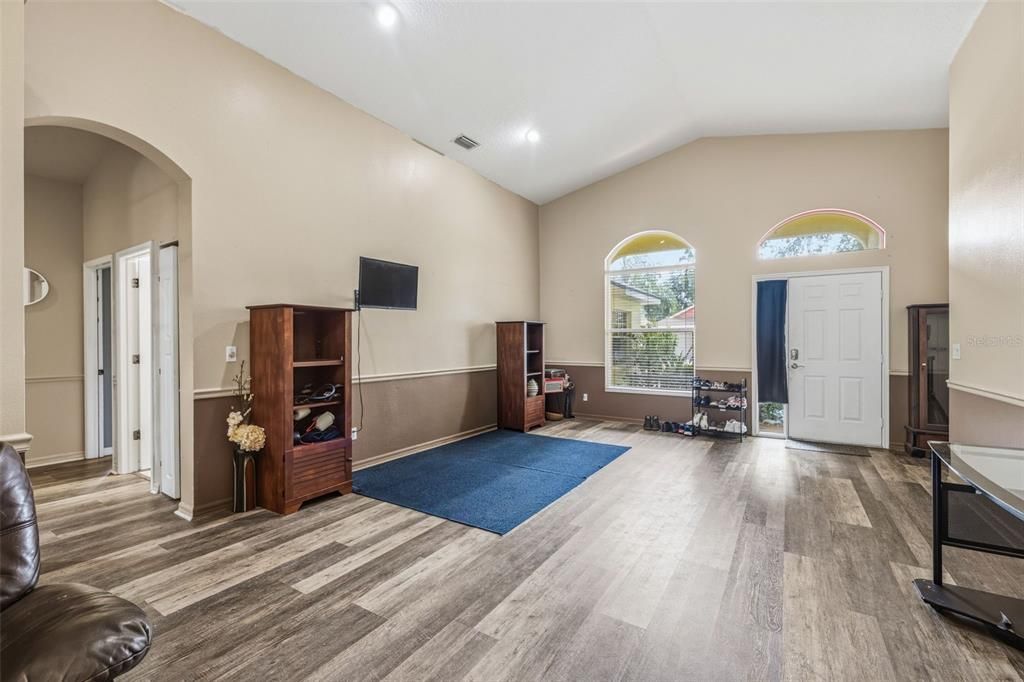 For Sale: $435,000 (4 beds, 2 baths, 2001 Square Feet)