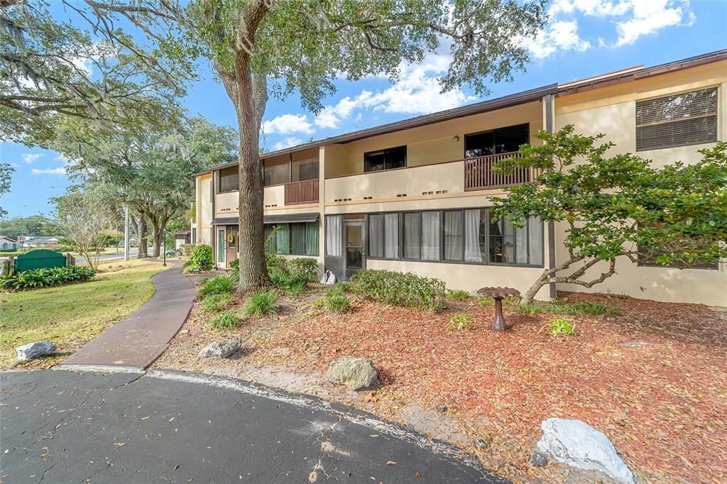 For Sale: $119,000 (2 beds, 2 baths, 1036 Square Feet)