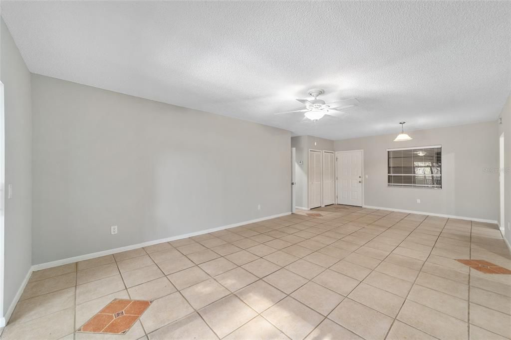 For Sale: $119,000 (2 beds, 2 baths, 1036 Square Feet)