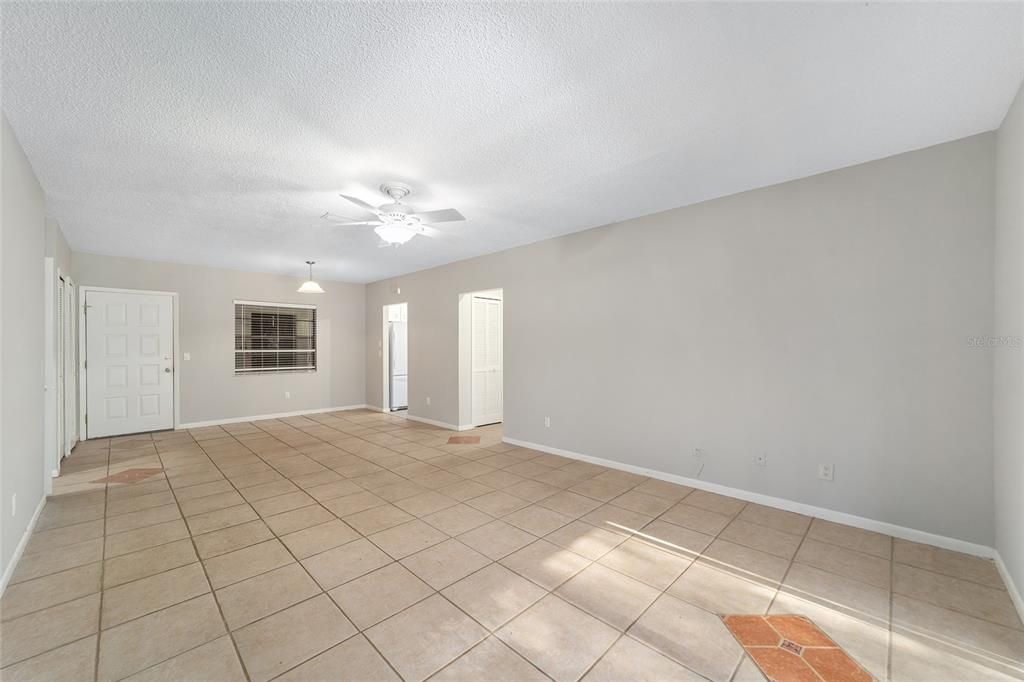 For Sale: $119,000 (2 beds, 2 baths, 1036 Square Feet)