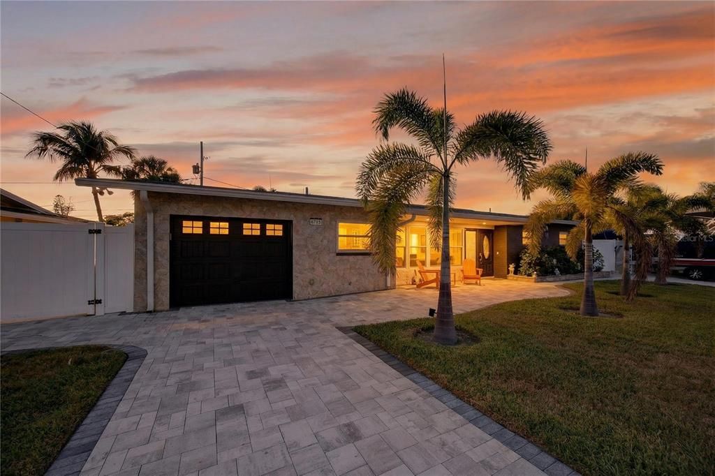 For Sale: $625,000 (4 beds, 2 baths, 1626 Square Feet)