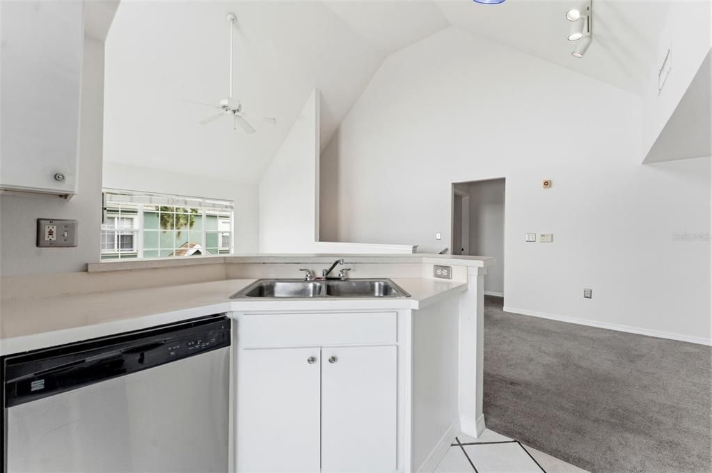 For Sale: $179,000 (2 beds, 2 baths, 1168 Square Feet)