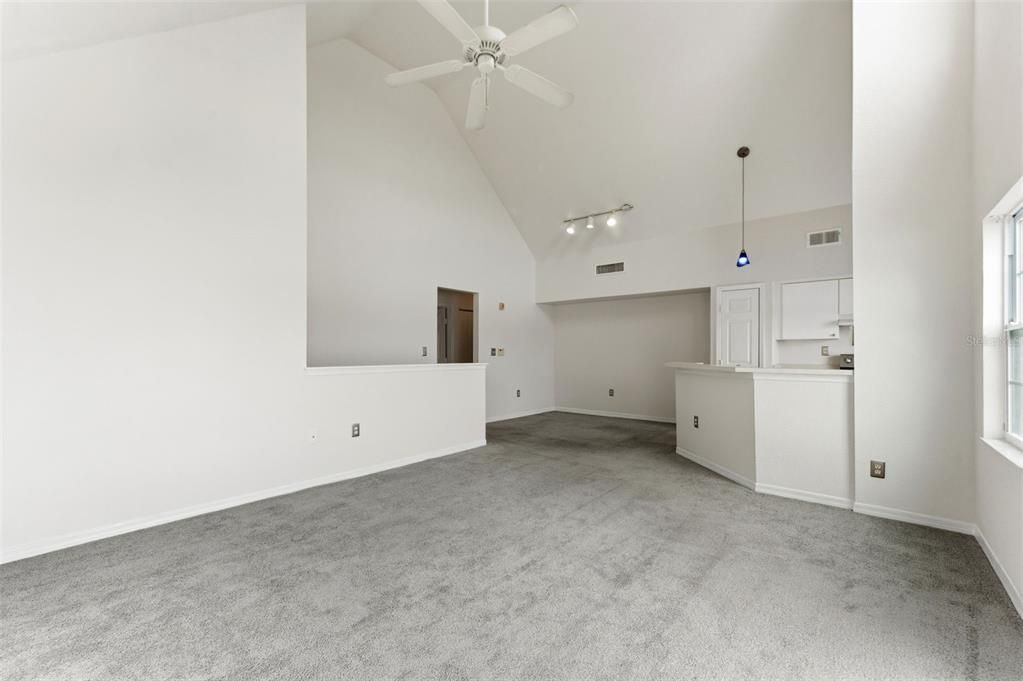 For Sale: $179,000 (2 beds, 2 baths, 1168 Square Feet)