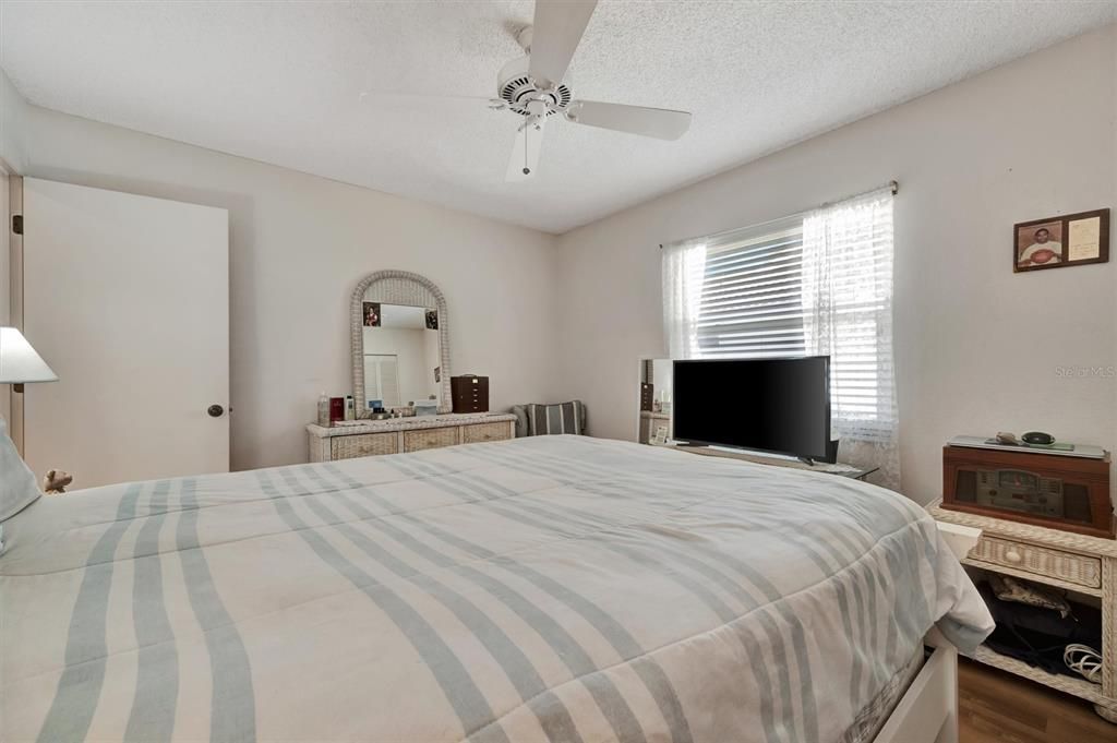 For Sale: $389,999 (3 beds, 2 baths, 1838 Square Feet)